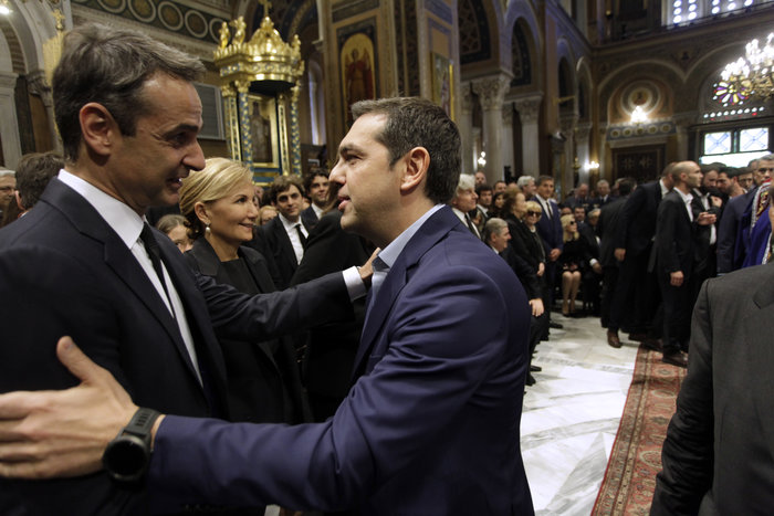 Σε κλίμα συγκίνησης το «τελευταίο αντίο» στον Κ. Μητσοτάκη - εικόνα 3