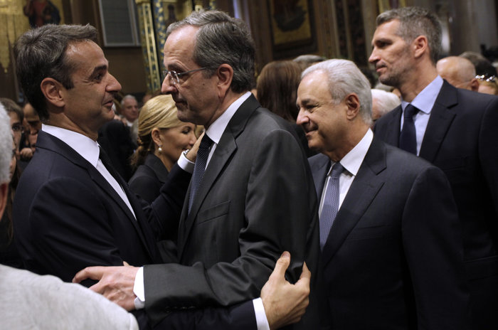 Σε κλίμα συγκίνησης το «τελευταίο αντίο» στον Κ. Μητσοτάκη - εικόνα 5
