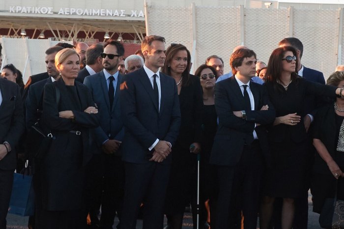 Με ριζίτικα και μπαλωθιές το αντίο στον Κωνσταντίνο Μητσοτάκη - εικόνα 28