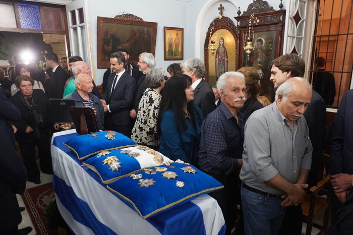 Με ριζίτικα και μπαλωθιές το αντίο στον Κωνσταντίνο Μητσοτάκη - εικόνα 35