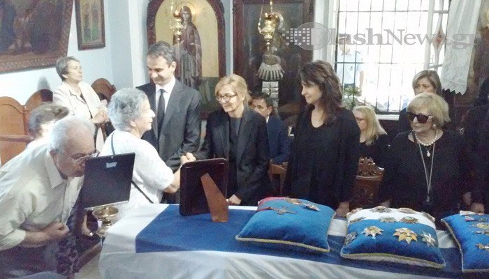 Με ριζίτικα και μπαλωθιές το αντίο στον Κωνσταντίνο Μητσοτάκη - εικόνα 14