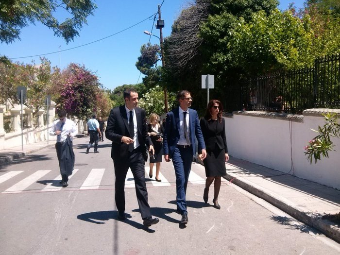 Με ριζίτικα και μπαλωθιές το αντίο στον Κωνσταντίνο Μητσοτάκη - εικόνα 11