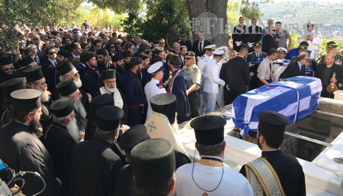 Με ριζίτικα και μπαλωθιές το αντίο στον Κωνσταντίνο Μητσοτάκη - εικόνα 3