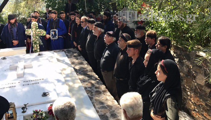 Με ριζίτικα και μπαλωθιές το αντίο στον Κωνσταντίνο Μητσοτάκη