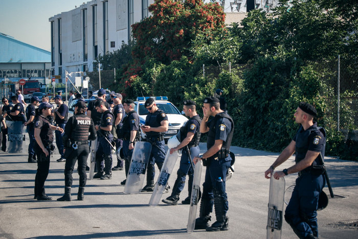 Σε εξέλιξη αστυνομική επιχείρηση εκκένωσης του Ελληνικού - εικόνα 11