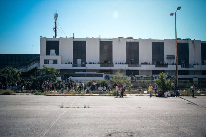 Σε εξέλιξη αστυνομική επιχείρηση εκκένωσης του Ελληνικού - εικόνα 13