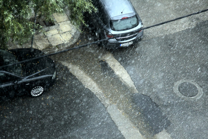 Ξαφνικό μπουρίνι στο κέντρο της Αθήνας (φωτορεπορτάζ) - εικόνα 4