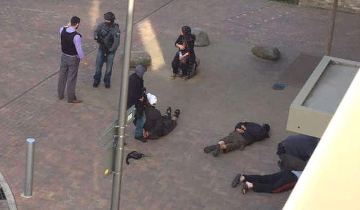 Στιγμιότυπο από τις σημερινές συλλήψεις.