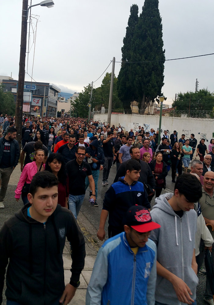 Μενίδι: Ενταση κι επεισόδια στις κινητοποιήσεις για τον χαμό του Μάριου - εικόνα 8