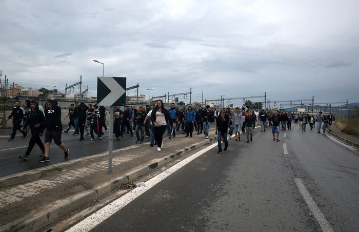 Μενίδι: Ενταση κι επεισόδια στις κινητοποιήσεις για τον χαμό του Μάριου - εικόνα 2