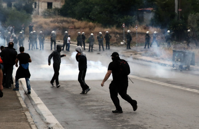 Μενίδι: Ενταση κι επεισόδια στις κινητοποιήσεις για τον χαμό του Μάριου - εικόνα 4