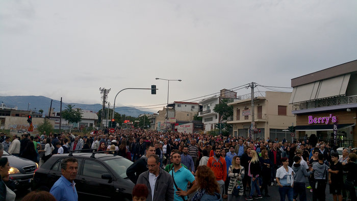 Μενίδι: Ενταση κι επεισόδια στις κινητοποιήσεις για τον χαμό του Μάριου - εικόνα 6