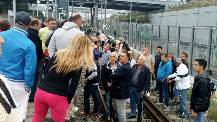 Μενίδι: Ενταση κι επεισόδια στις κινητοποιήσεις για τον χαμό του Μάριου - εικόνα 7
