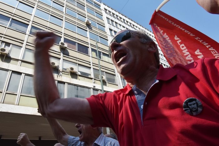 Μεγάλη πορεία των συνταξιούχων στο κέντρο της Αθήνας [φωτό] - εικόνα 2