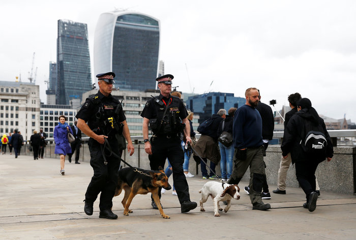 Συναγερμός στο Λονδίνο:Ανδρας με μαχαίρι κοντά στο Κοινοβούλιο