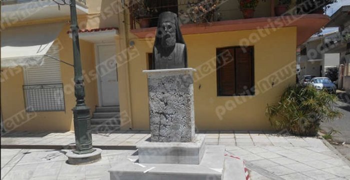 Μάρμαρο προτομής έπεσε σε 9χρονο - Στο νοσοκομείο το παιδάκι