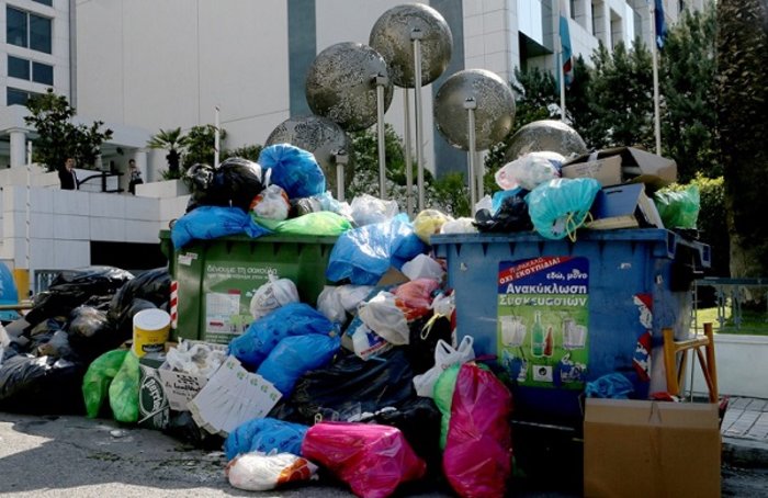 «Ασφυξία» από τους λόφους σκουπιδιών στην Αττική- Απεργία της ΠΟΕ-ΟΤΑ