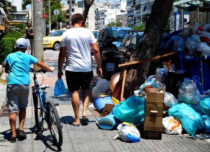 Υγειονομική βόμβα στο δρόμο: τι λένε ΚΕΕΛΠΝΟ &  Υπ. Υγείας