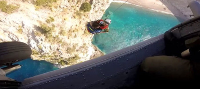 Ελικόπτερο Super Puma διασώζει τουρίστα στην Κεφαλονιά - εικόνα 2