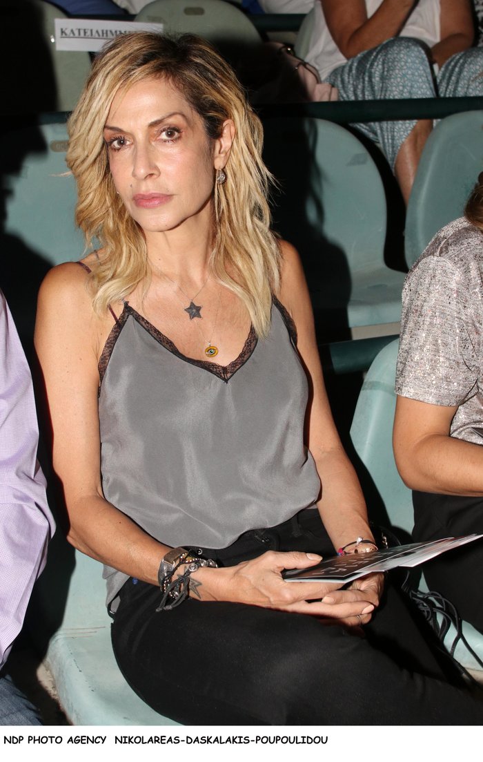 Το νέο look της Αννας Βίσση και η αδυναμία της στα lingerie top [Εικόνες]