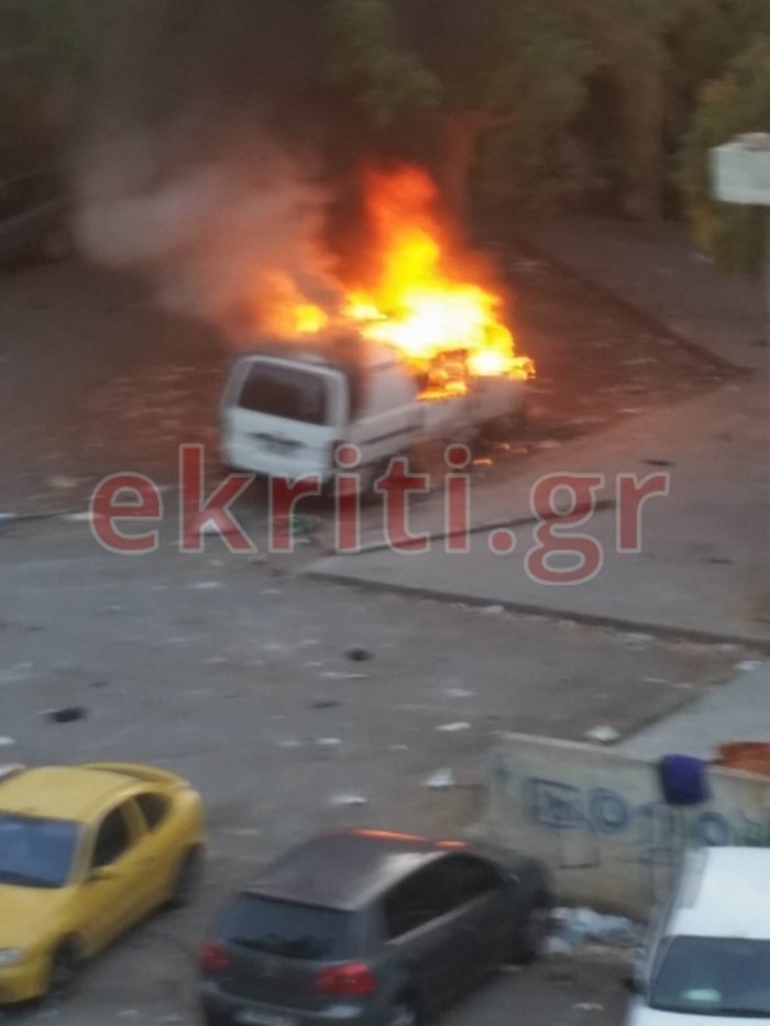 Ηράκλειο: Πανικός στο κέντρο από φωτιά σε αυτοκίνητο (φωτο)