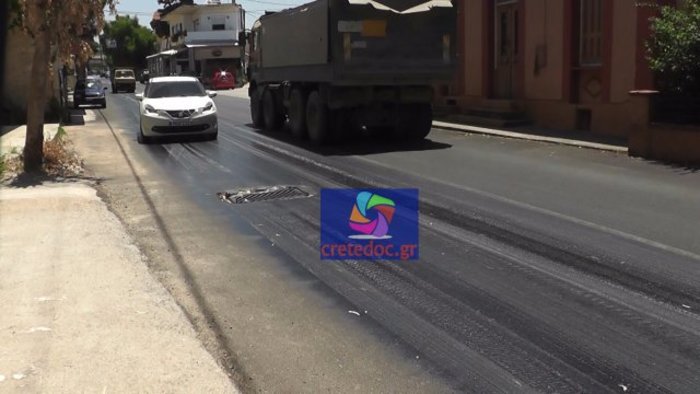 Απίστευτο: Έλιωσε ακόμη και η άσφαλτος στο Ρέθυμνο