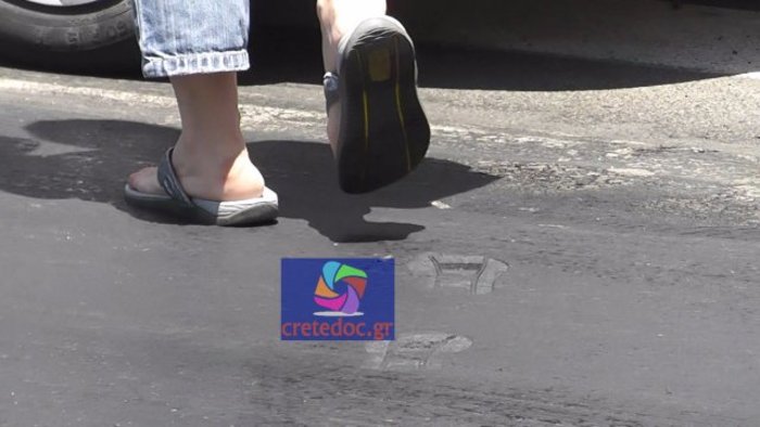Απίστευτο: Έλιωσε ακόμη και η άσφαλτος στο Ρέθυμνο - εικόνα 2