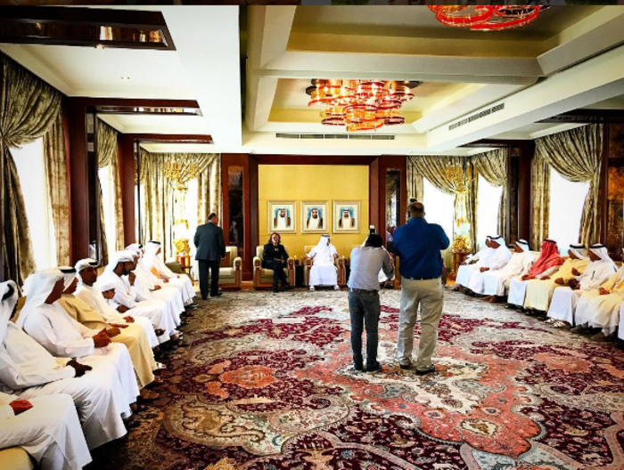 Ο Ηλίας Ψινάκης με τους Αραβες στο Αμπού Ντάμπι -απολαυστικές φωτογραφίες - εικόνα 4