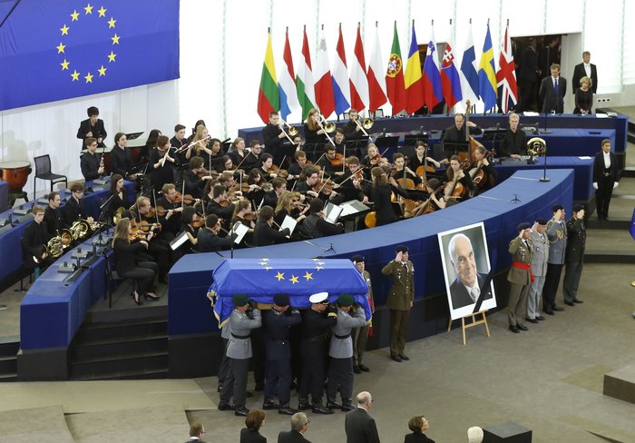 Σύσσωμη η Ευρώπη αποχαιρετά τον Χέλμουτ Κολ - εικόνα 3