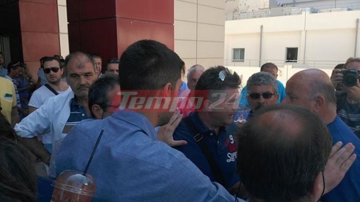 Ενταση στην Πάτρα - Αποδοκιμάστηκε γραμματέας του υπ. Υγείας (ΒΙΝΤΕΟ)