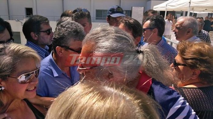 Ενταση στην Πάτρα - Αποδοκιμάστηκε γραμματέας του υπ. Υγείας (ΒΙΝΤΕΟ) - εικόνα 2