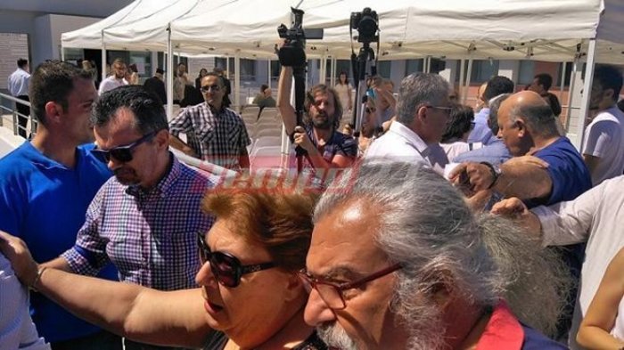 Ενταση στην Πάτρα - Αποδοκιμάστηκε γραμματέας του υπ. Υγείας (ΒΙΝΤΕΟ) - εικόνα 3