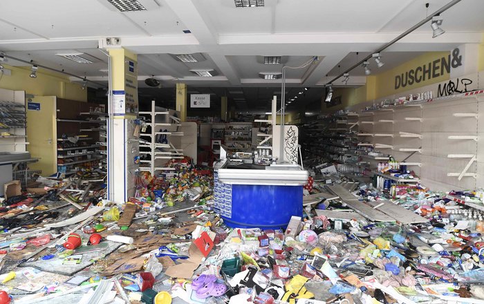 Εικόνες καταστροφής μετά τις διαδηλώσεις στο Αμβούργο - εικόνα 6