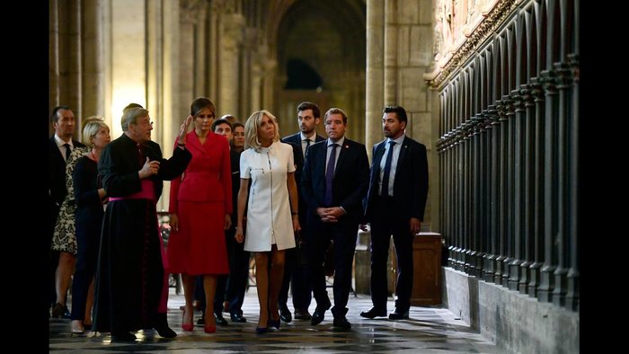 Η Μέλανια και η Μπριζίτ κάνουν βόλτα στο Παρίσι [Εικόνες] - εικόνα 2