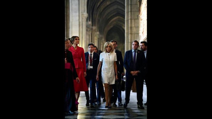 Η Μέλανια και η Μπριζίτ κάνουν βόλτα στο Παρίσι [Εικόνες] - εικόνα 3