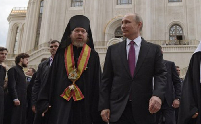 Ποια είναι τελικά η μυστηριώδης «γυναίκα με τα κόκκινα» του Πούτιν; - εικόνα 3