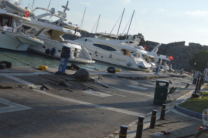 Σεισμός στην Κω: Oι πρώτες εικόνες με το φως της ημέρας - εικόνα 17