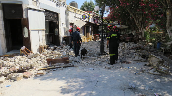 Κως: Το πρώτο βίντεο από το εσωτερικό του bar που κατέρρευσε