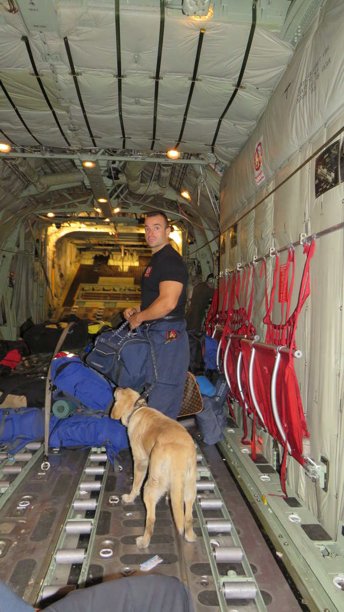 Υπουργοί & διασώστες μέσα στο C-130 που πέταξε στην Κω - φωτό - εικόνα 4