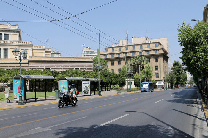 «Ερημη» πόλη η Αθήνα- Αδειοι οι δρόμοι στο κέντρο [εικόνες] - εικόνα 5