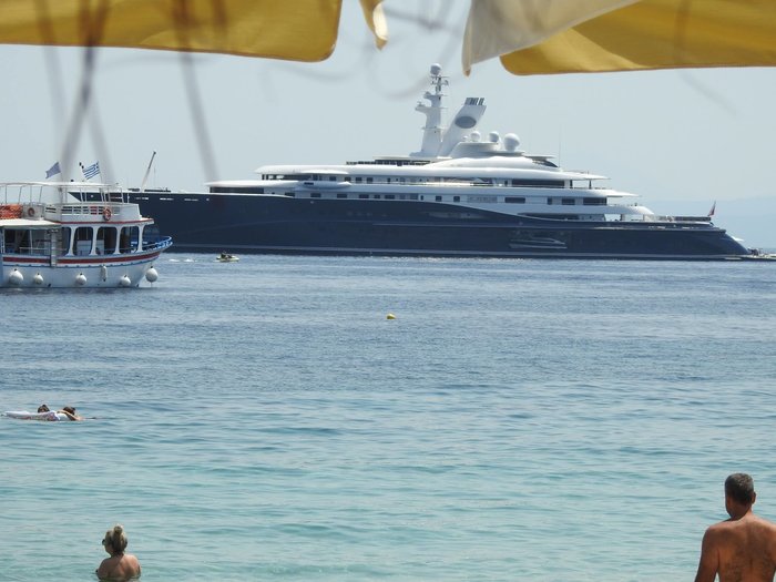 «Απόβαση» της βασιλικής οικογένειας του Κατάρ στην... Σκιάθο [ΕΙΚΟΝΕΣ] - εικόνα 2