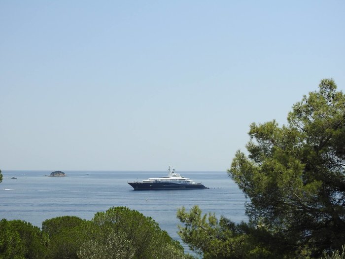 «Απόβαση» της βασιλικής οικογένειας του Κατάρ στην... Σκιάθο [ΕΙΚΟΝΕΣ] - εικόνα 4