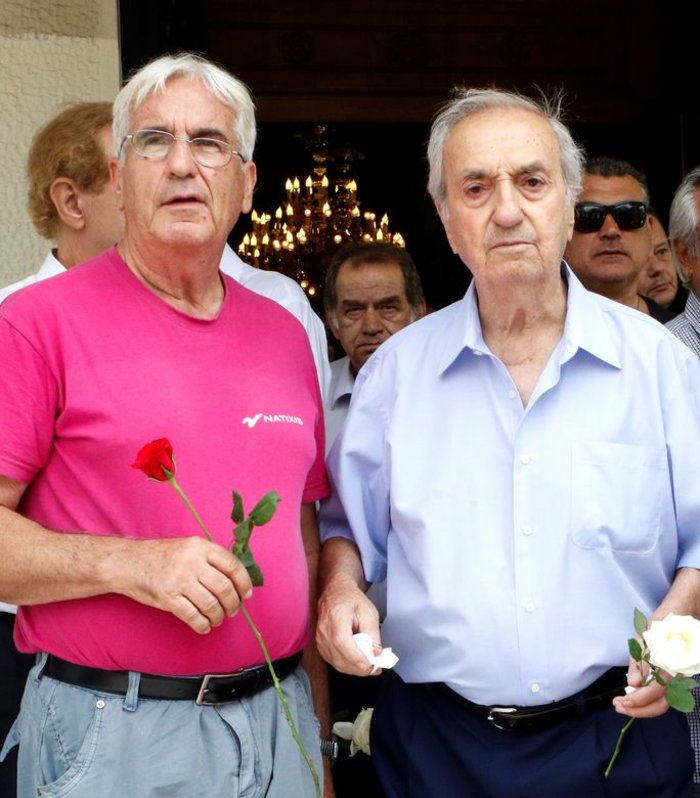 Κόκκινο το «αντίο» στον θρυλικό ποδοσφαιριστή Θανάση Μπέμπη - εικόνα 4