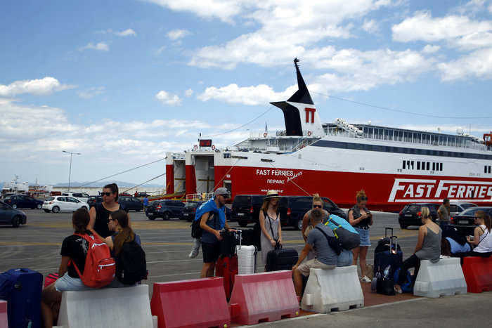 Αναστολή απεργιών,κανονικά θα φεύγουν τα πλοία από τη Ραφήνα