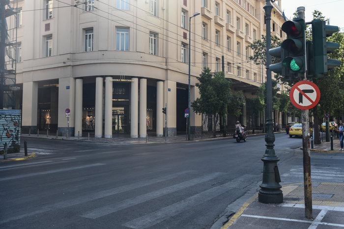 «Βόλτα» στην άδεια Αθήνα του Αυγούστου  [ΕΙΚΟΝΕΣ] - εικόνα 4