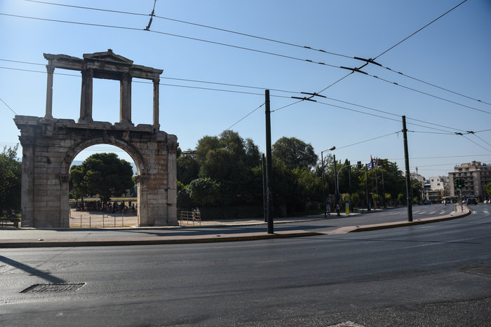 «Βόλτα» στην άδεια Αθήνα του Αυγούστου  [ΕΙΚΟΝΕΣ] - εικόνα 6