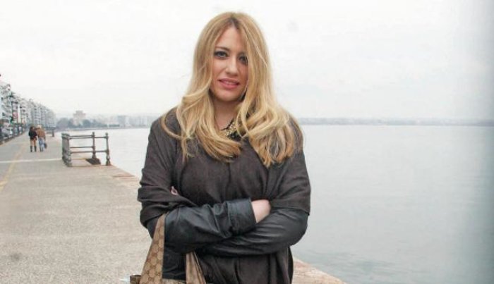 Είναι νέες, ωραίες, Θεσσαλονικιές και πολύ ...ΠΑΣΟΚ [φωτό]