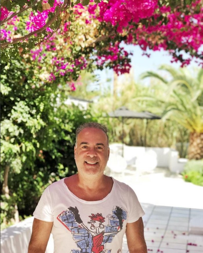 Ο Σεργουλόπουλος με διάσημη ηθοποιό του Χόλιγουντ στην Αντίπαρο [Φωτο]