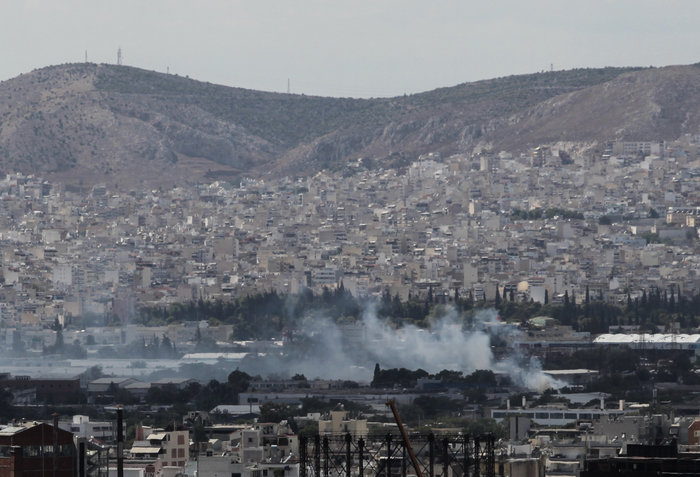 Εκτακτο: Μεγάλη φωτιά σε προαύλιο χώρο μεταφορικής εταιρίας στο Βοτανικό