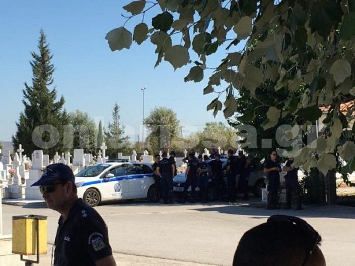 Θλίψη και οργή στην κηδεία του μικρού Νίκου στα Φάρσαλα [φωτό] - εικόνα 2